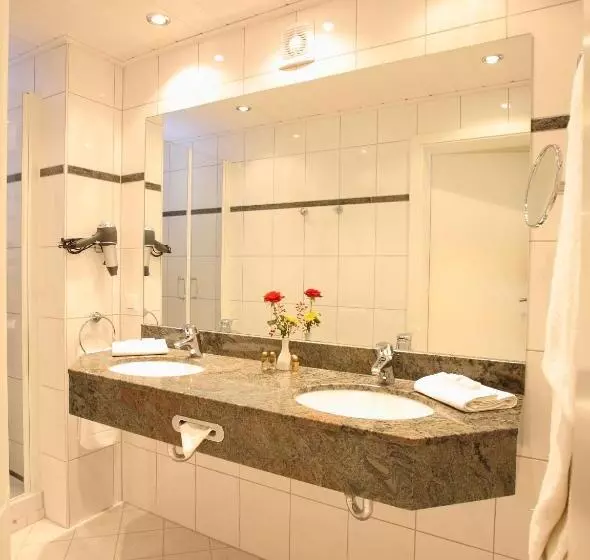اتاق خانوادگی, Landhotel Salmen