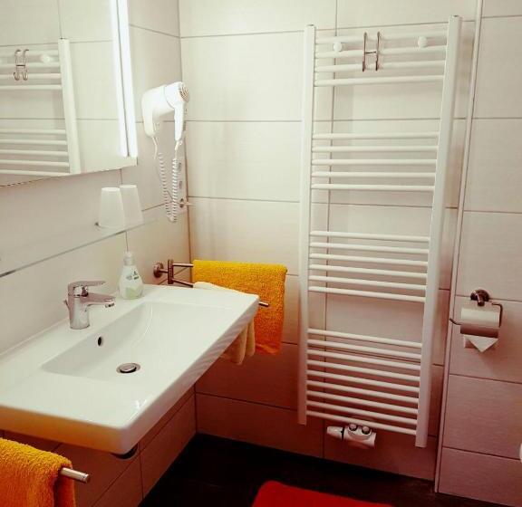 غرفة قياسية ثلاثية مزودة بشرفة, Naturkost Hotel Harz