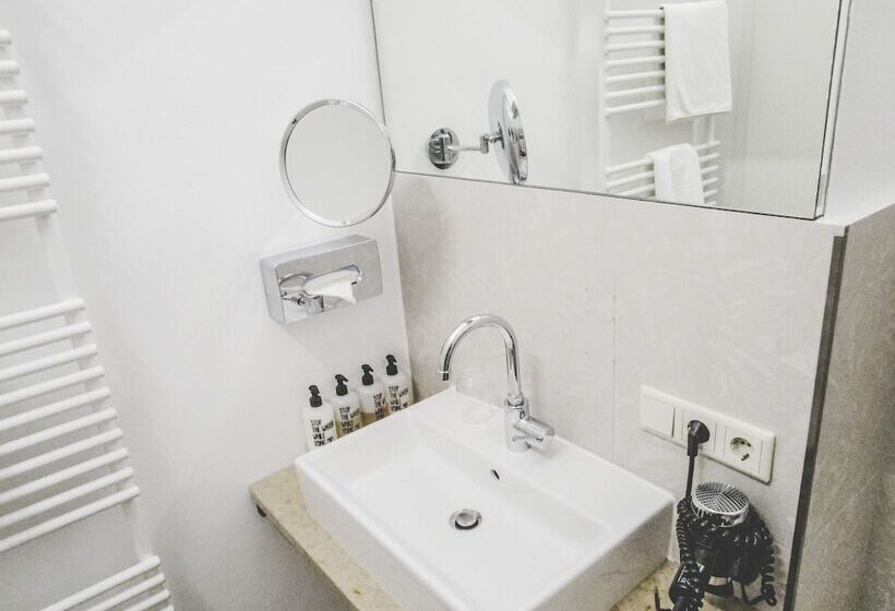 컴포트 룸, Münchner Hof