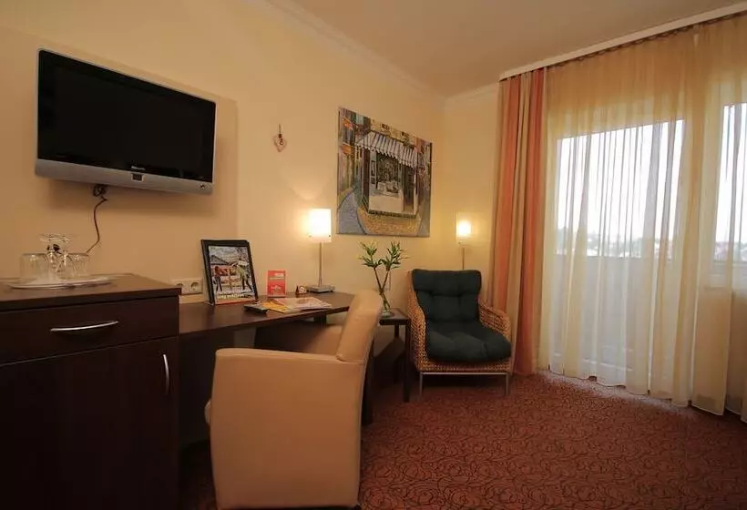 سوئیت جونیور با چشم‌انداز کوهستان, Almhotel Pinter Superior