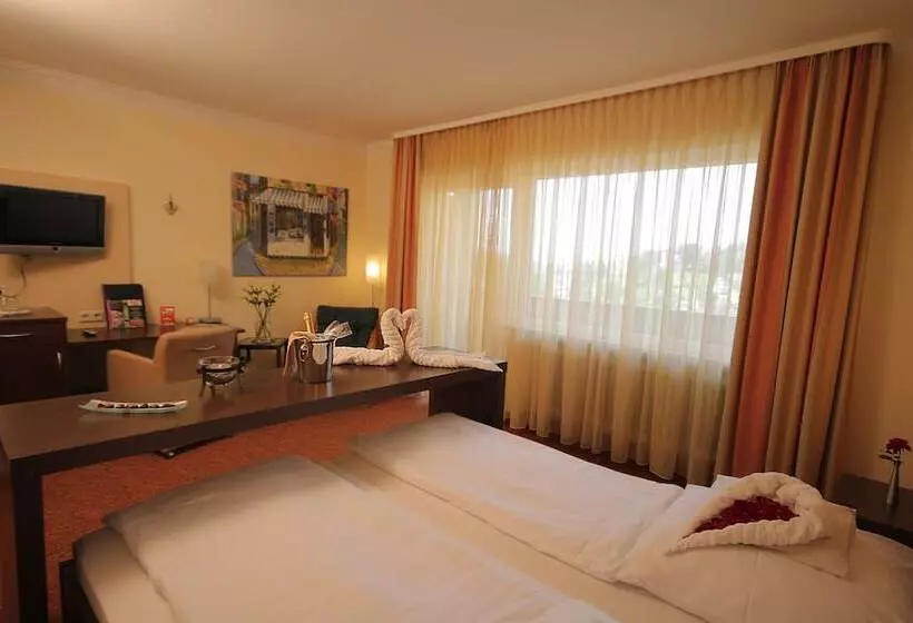 سوئیت جونیور با چشم‌انداز کوهستان, Almhotel Pinter Superior