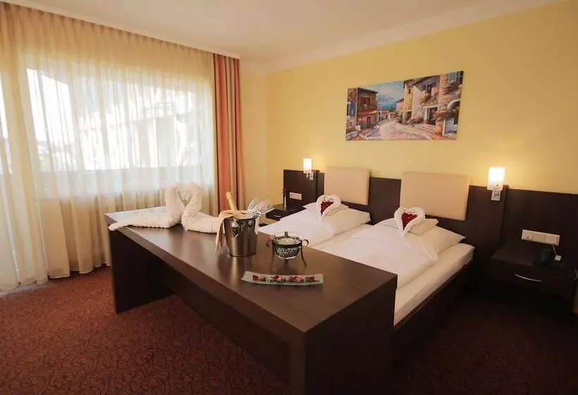 سوئیت جونیور با چشم‌انداز کوهستان, Almhotel Pinter Superior