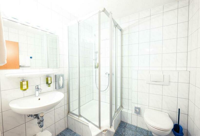 Quarto Estandar Individual, Am Park