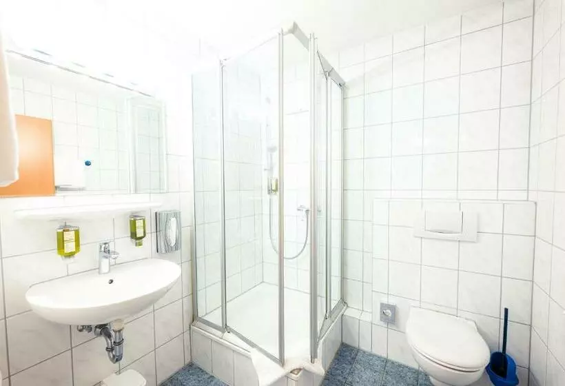 Quarto standart individual, Am Park