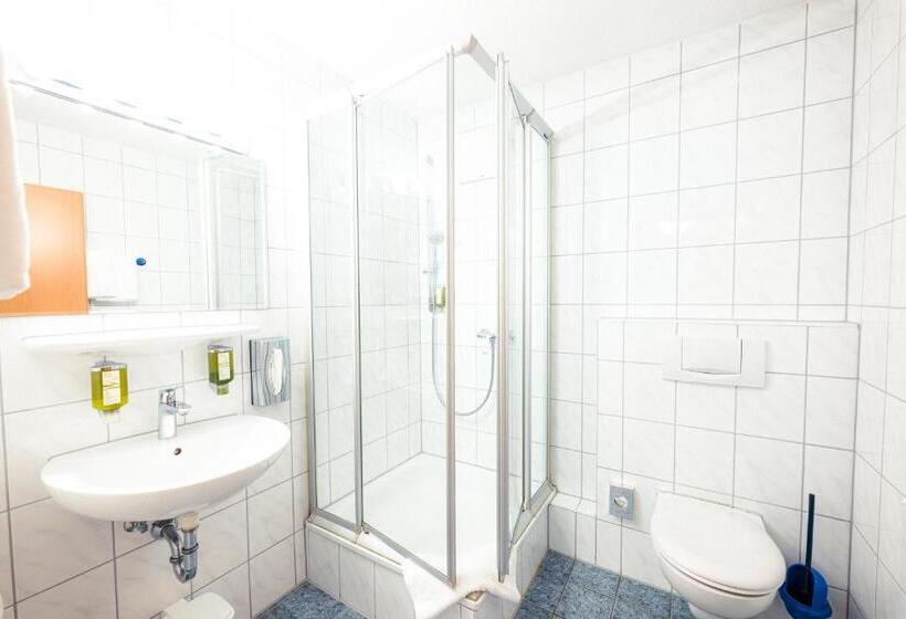 غرفة قياسية رباعية, Am Park