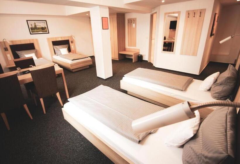 غرفة قياسية رباعية, Am Vogelsanger Weg