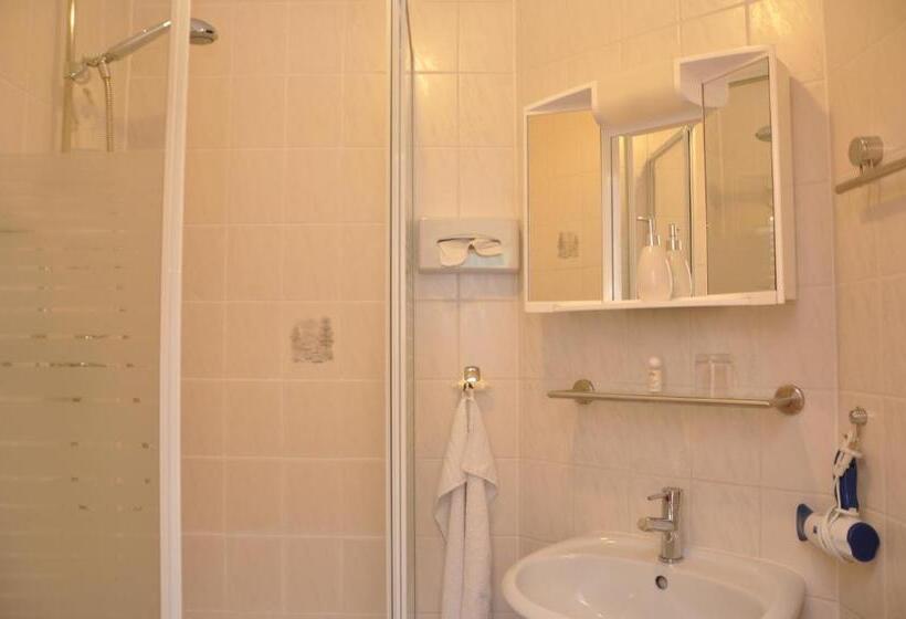 غرفة قياسية فردية, An Der Kapelle