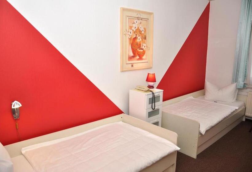 غرفة قياسية, An Der Kapelle