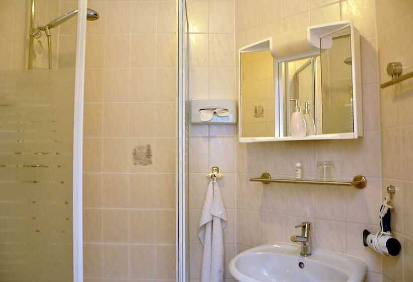 غرفة قياسية فردية, An Der Kapelle