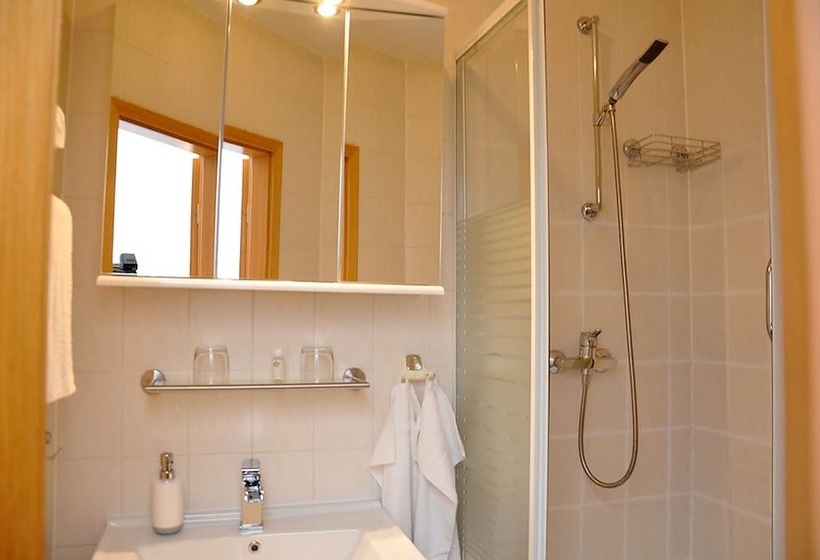 غرفة قياسية فردية, An Der Kapelle