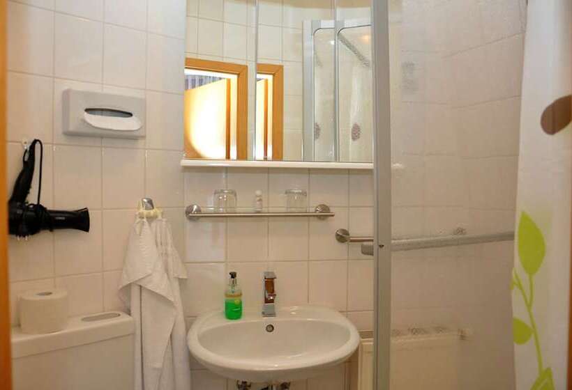 غرفة قياسية, An Der Kapelle