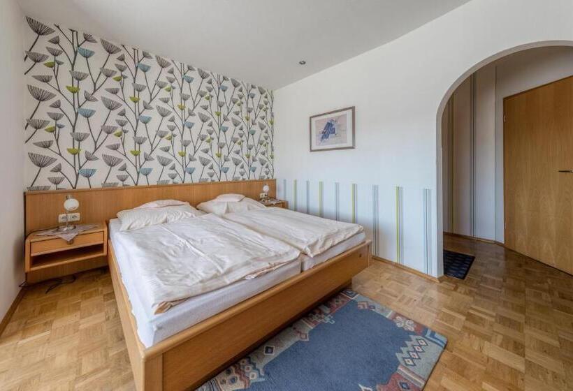 דירת חדר, Die Kleine Zauberwelt