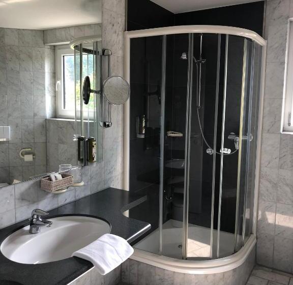 스탠다드 룸, Engel