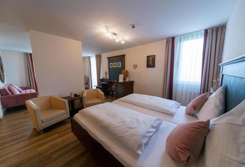 Deluxe Suite, Restaurant Auerhahn