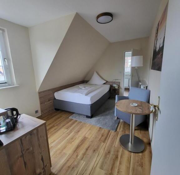 اتاق استاندارد یک نفره, Waldrausch