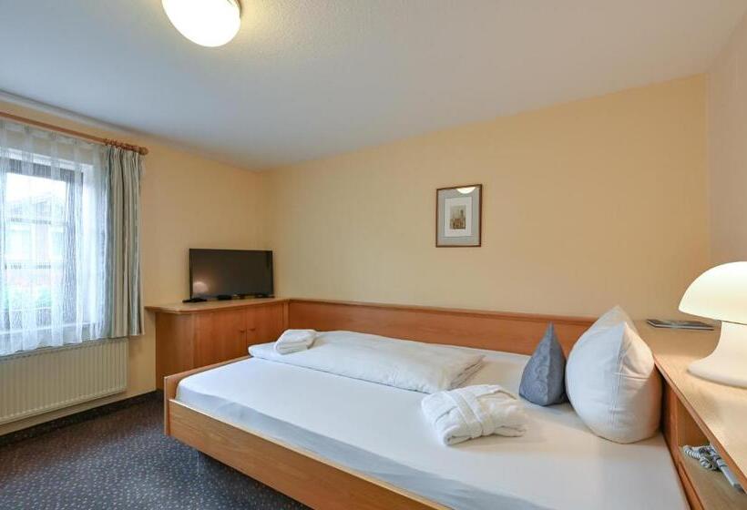 اتاق استاندارد یک نفره, Weinbauer