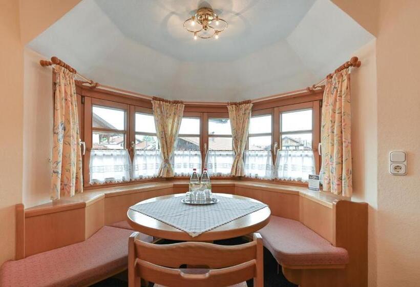 اتاق خانوادگی, Weinbauer