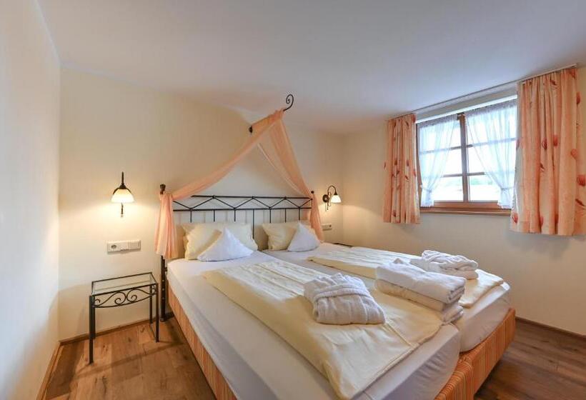 اتاق استاندارد سه نفره, Weinbauer