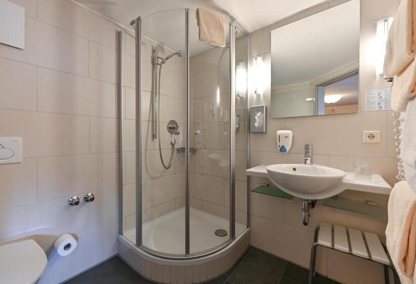 اتاق استاندارد سه نفره, Weinbauer