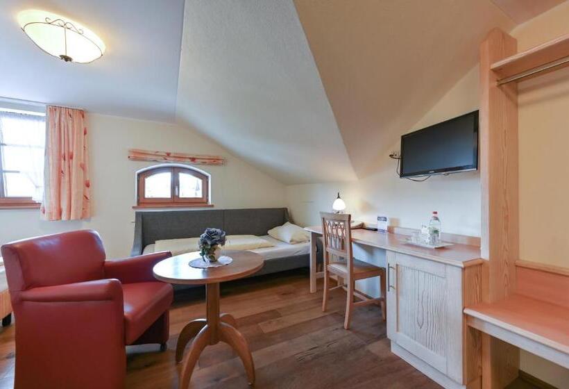 اتاق استاندارد سه نفره, Weinbauer