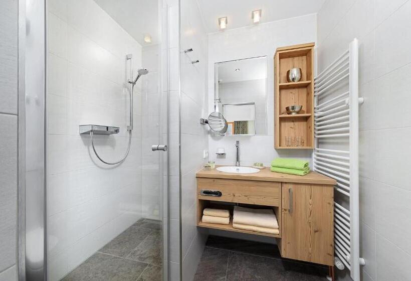 اتاق لوکس, Weinbauer