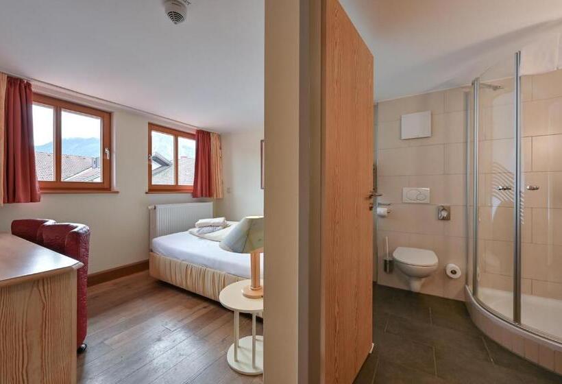 اتاق سوپریور یک تخته, Weinbauer