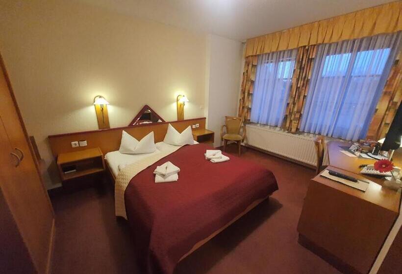 스탠다드 룸, Zur Goldenen Sonne