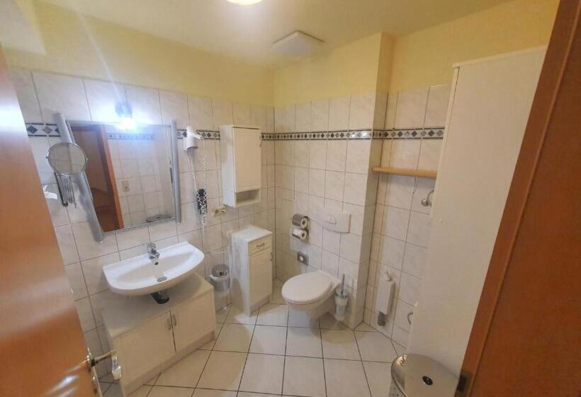 침실 2개 아파트, Zur Goldenen Sonne