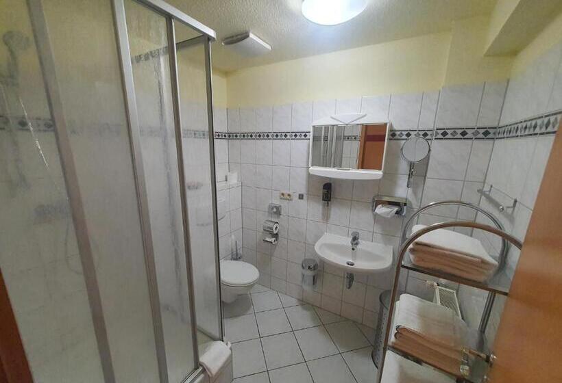 침실 2개 아파트, Zur Goldenen Sonne