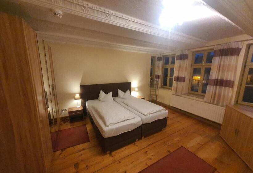 침실 2개 아파트, Zur Goldenen Sonne