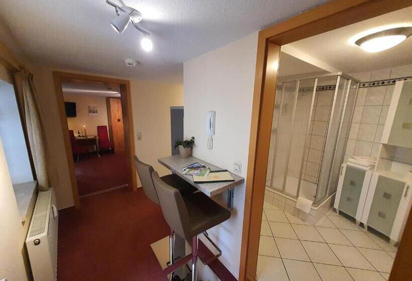 침실 1개 아파트, Zur Goldenen Sonne