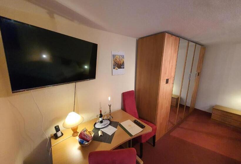 침실 1개 아파트, Zur Goldenen Sonne