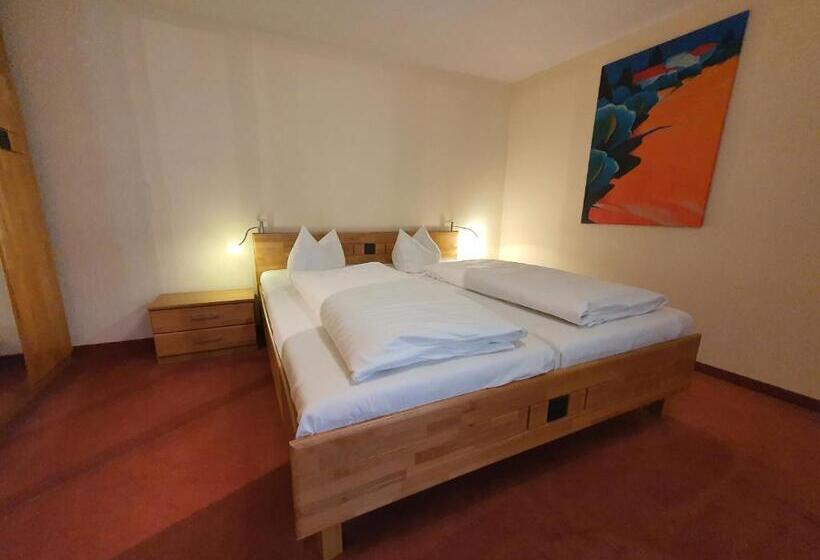 침실 1개 아파트, Zur Goldenen Sonne