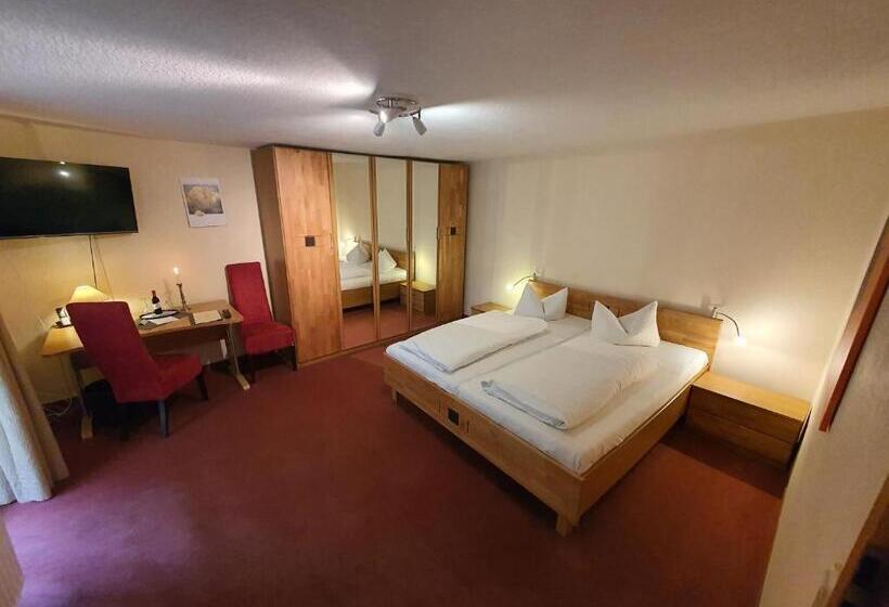 침실 1개 아파트, Zur Goldenen Sonne