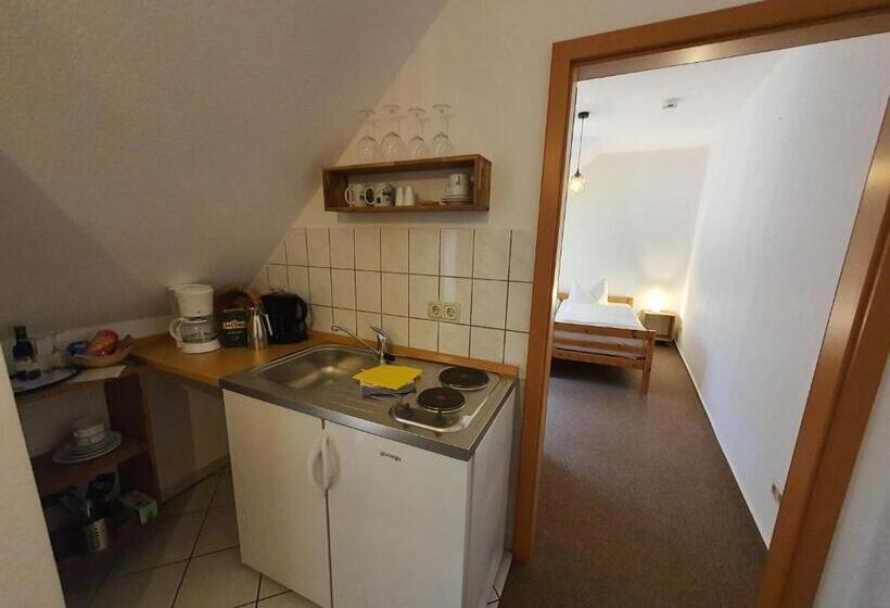 침실 1개 아파트, Zur Goldenen Sonne