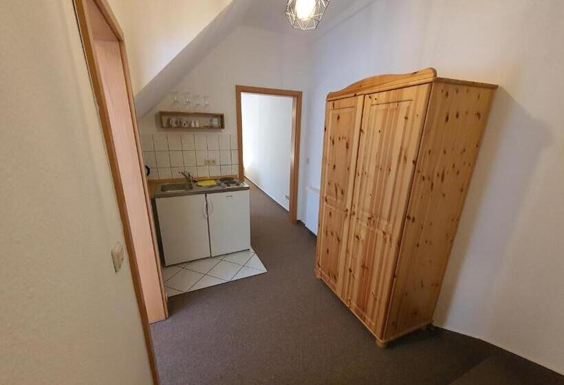 침실 1개 아파트, Zur Goldenen Sonne