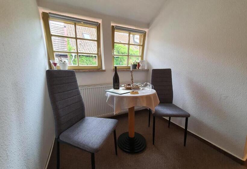 침실 1개 아파트, Zur Goldenen Sonne