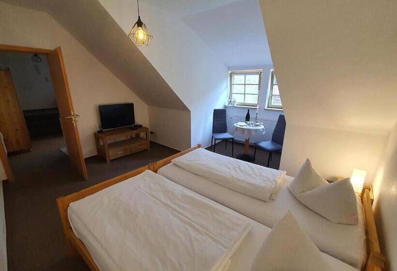 침실 1개 아파트, Zur Goldenen Sonne