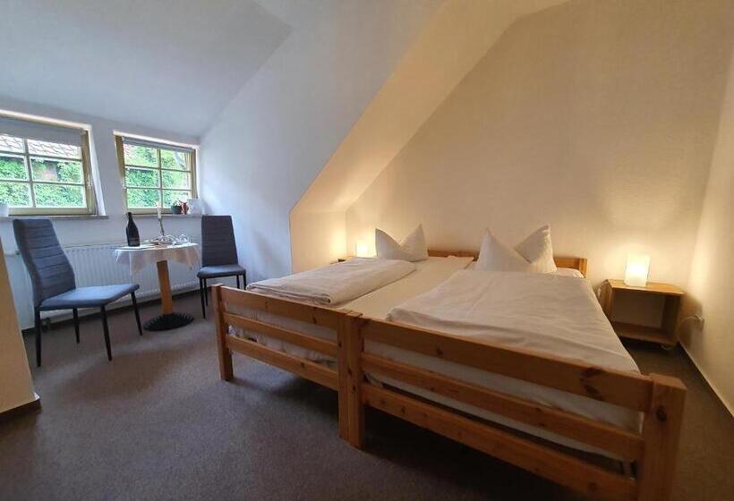 침실 1개 아파트, Zur Goldenen Sonne