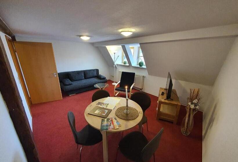 침실 1개 아파트, Zur Goldenen Sonne