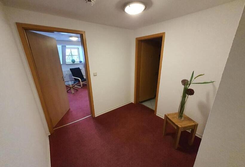 침실 1개 아파트, Zur Goldenen Sonne