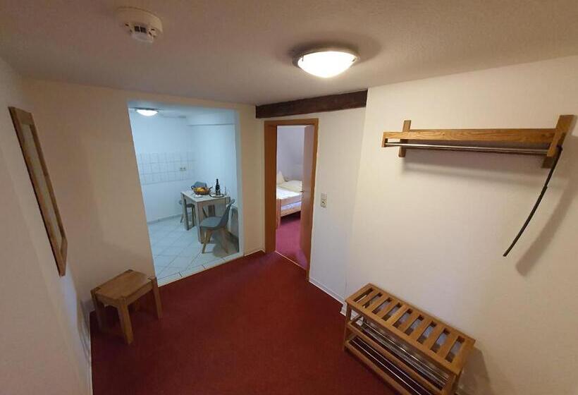 침실 1개 아파트, Zur Goldenen Sonne