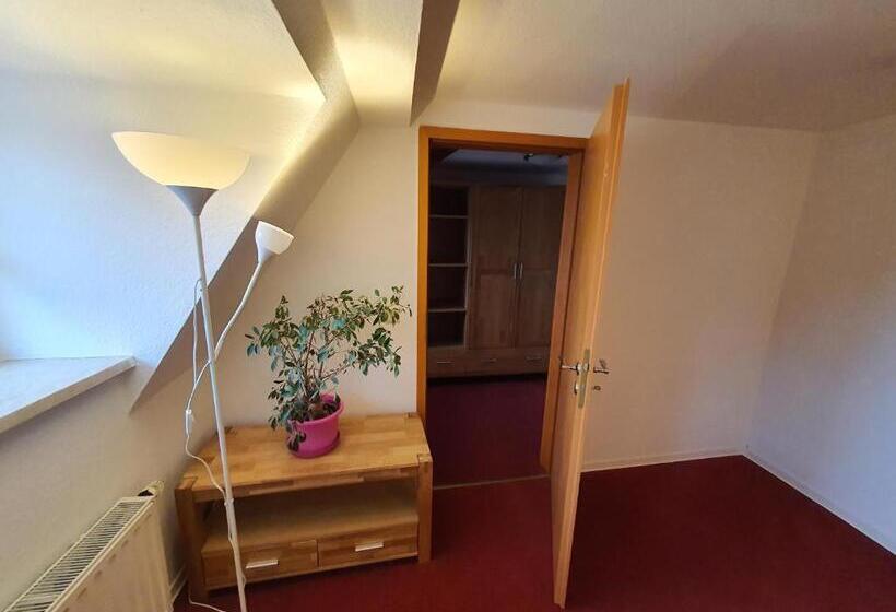 침실 1개 아파트, Zur Goldenen Sonne