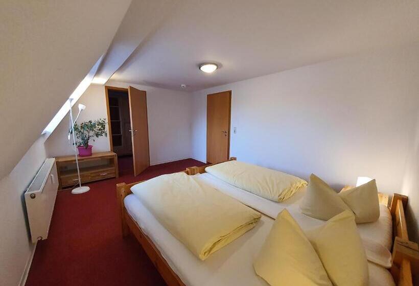 침실 1개 아파트, Zur Goldenen Sonne