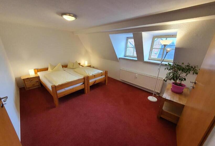 침실 1개 아파트, Zur Goldenen Sonne