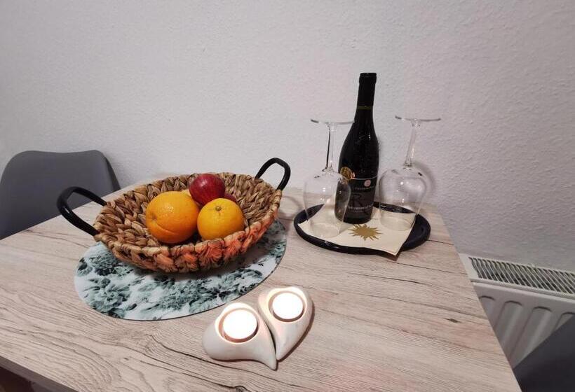 침실 1개 아파트, Zur Goldenen Sonne