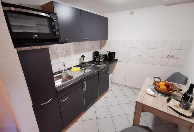 침실 1개 아파트, Zur Goldenen Sonne