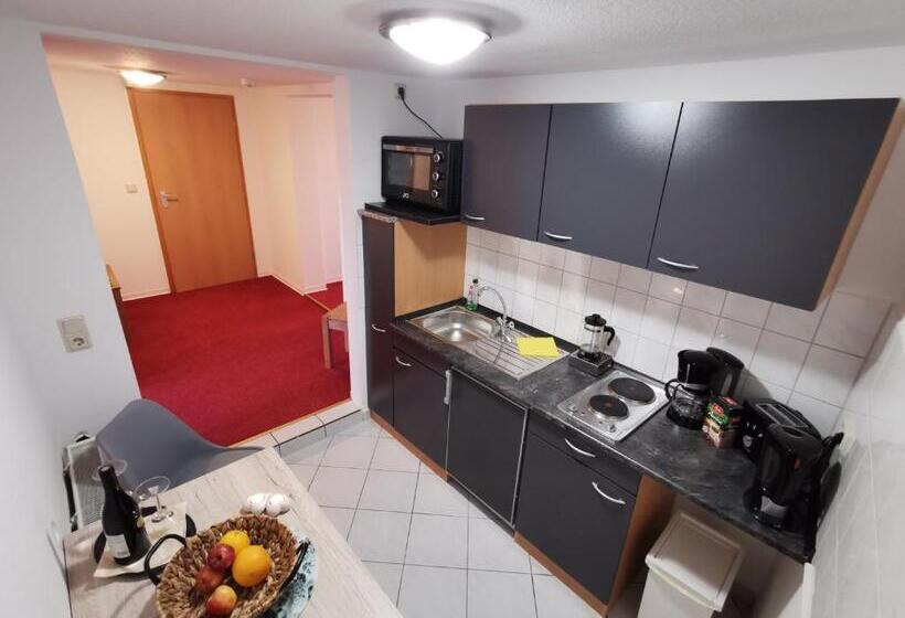 침실 1개 아파트, Zur Goldenen Sonne