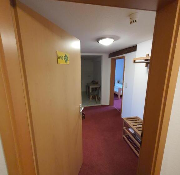 침실 1개 아파트, Zur Goldenen Sonne