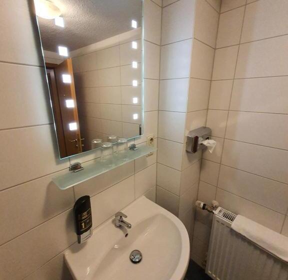 침실 1개 아파트, Zur Goldenen Sonne